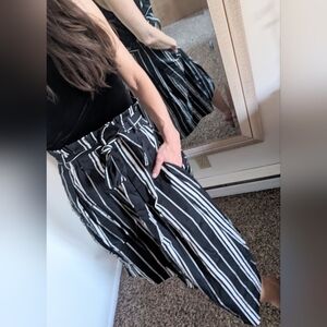 Classic midi circle skirt w/ pockets! from H&M